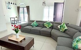 Tropical Livings Meru Ipoh Homestay By Grab A Stay